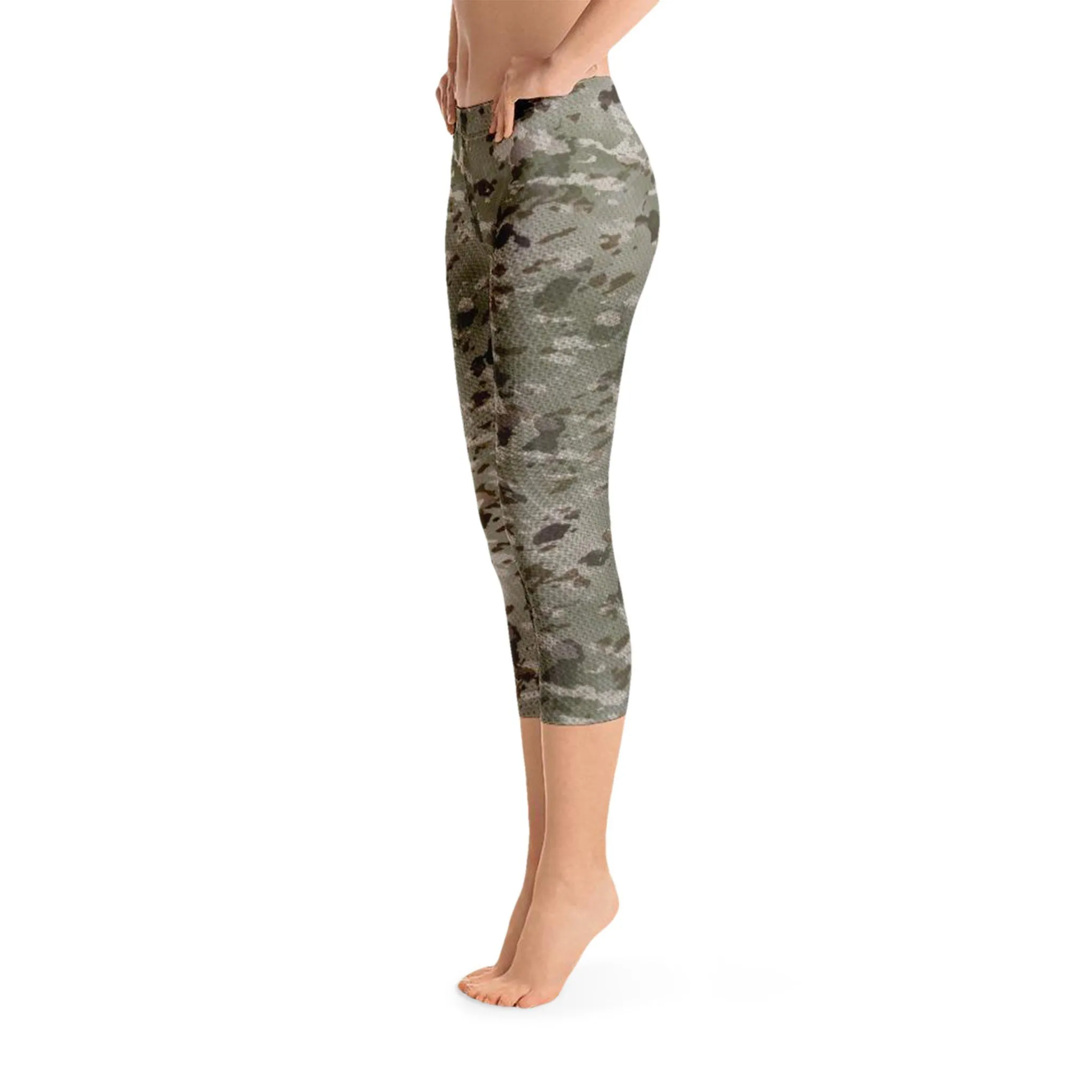 SHROWD Camouflage Yoga Capri Leggings